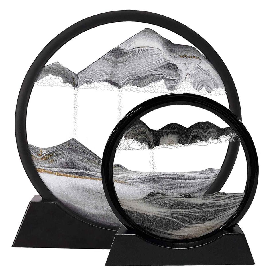 Dynamic Moving Sandscape: Mesmerizing Kinetic Desktop Display